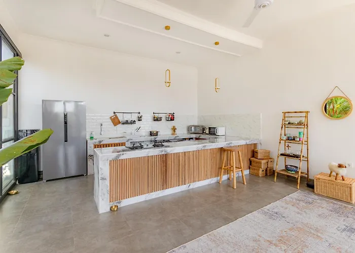 Villa Cantik Maria- Family Pool With Rice Field Views&spacious Patio Canggu (Bali)