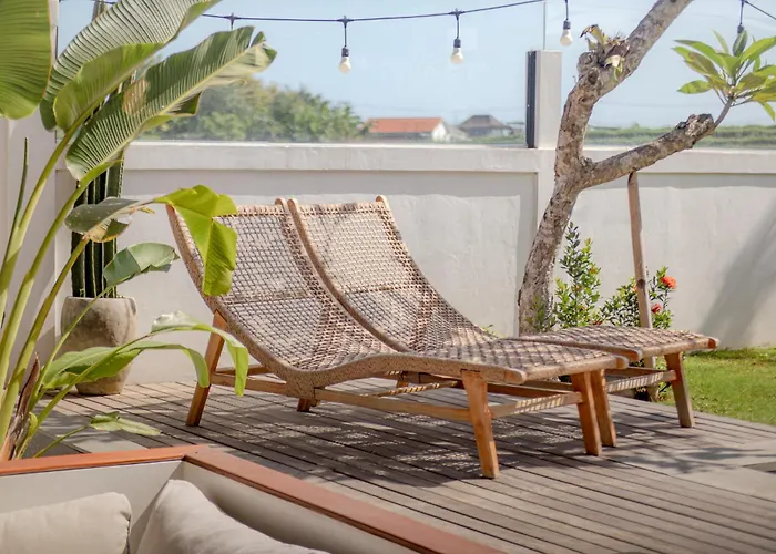 Villa Cantik Maria- Family Pool With Rice Field Views&spacious Patio Canggu (Bali)